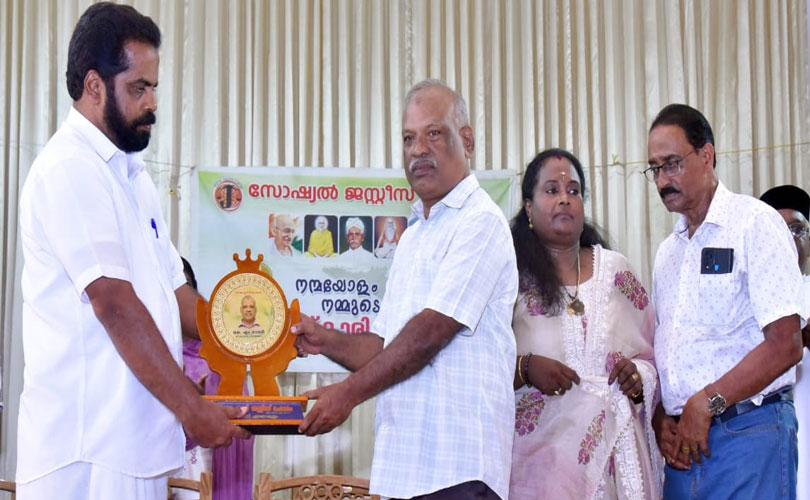 സോഷ്യൽ ജസ്റ്റിസ് ഫോറം സംസ്ഥാന ജീവകാരുണ്യ നന്മ മാധ്യമ പുരസ്കാരം കെ എം നാസറിന് സമ്മാനിച്ചു.